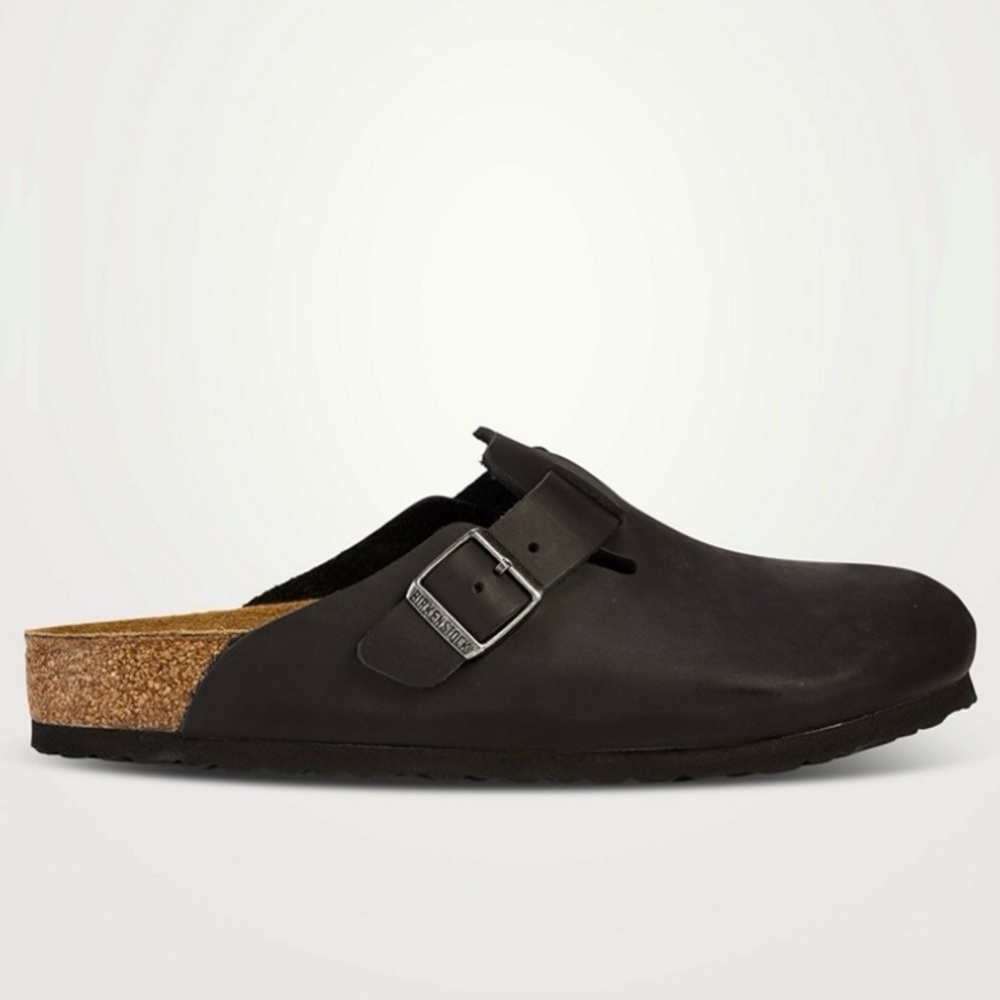 Birkenstock Boston leather clog. 🖤